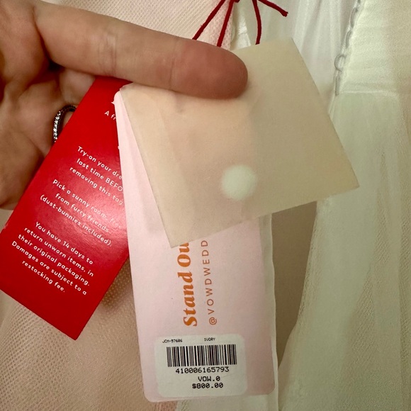 Elegant Ivory Spaghetti-Strap Tulle Wedding Gown - Picture 15 of 16